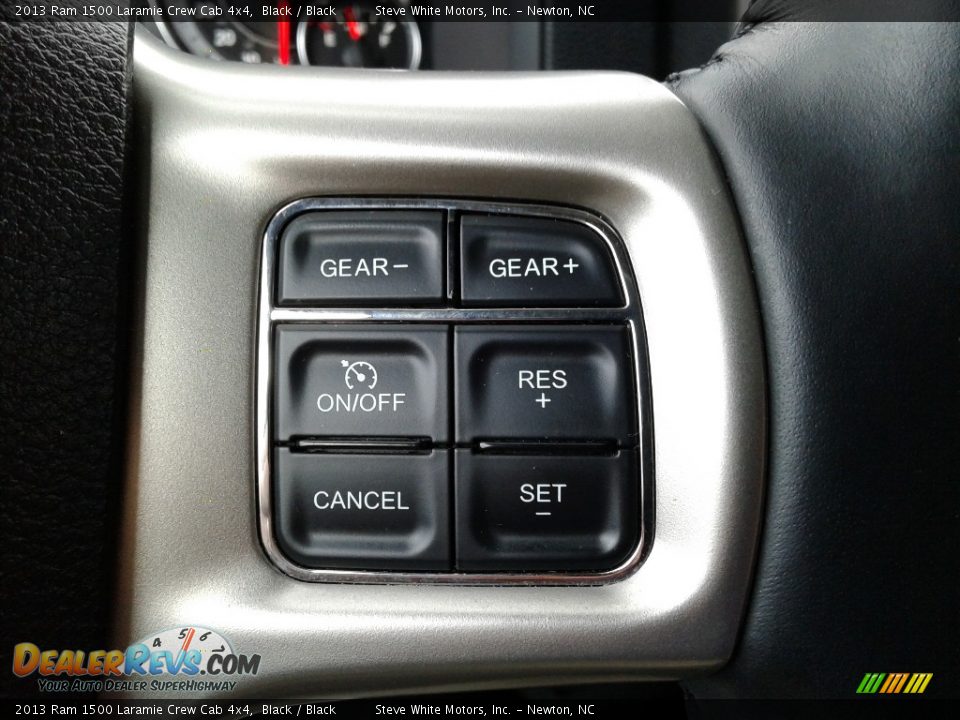 2013 Ram 1500 Laramie Crew Cab 4x4 Black / Black Photo #23
