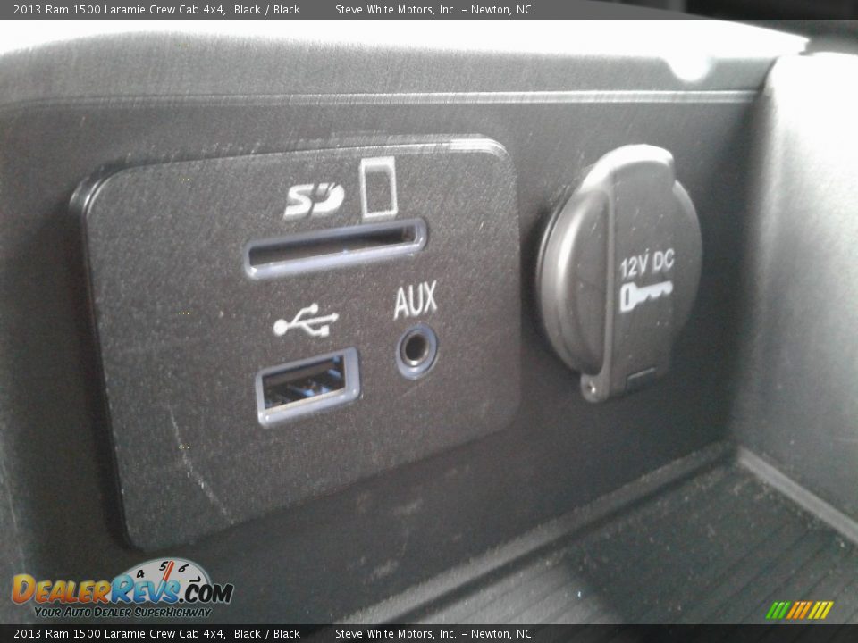 2013 Ram 1500 Laramie Crew Cab 4x4 Black / Black Photo #34