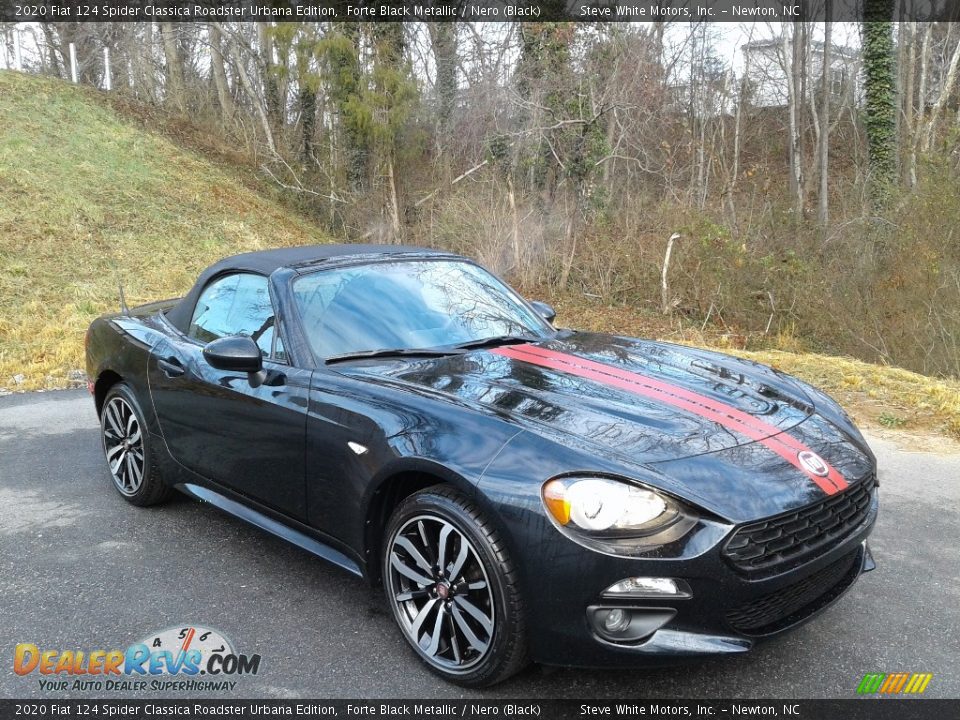 Front 3/4 View of 2020 Fiat 124 Spider Classica Roadster Urbana Edition Photo #6