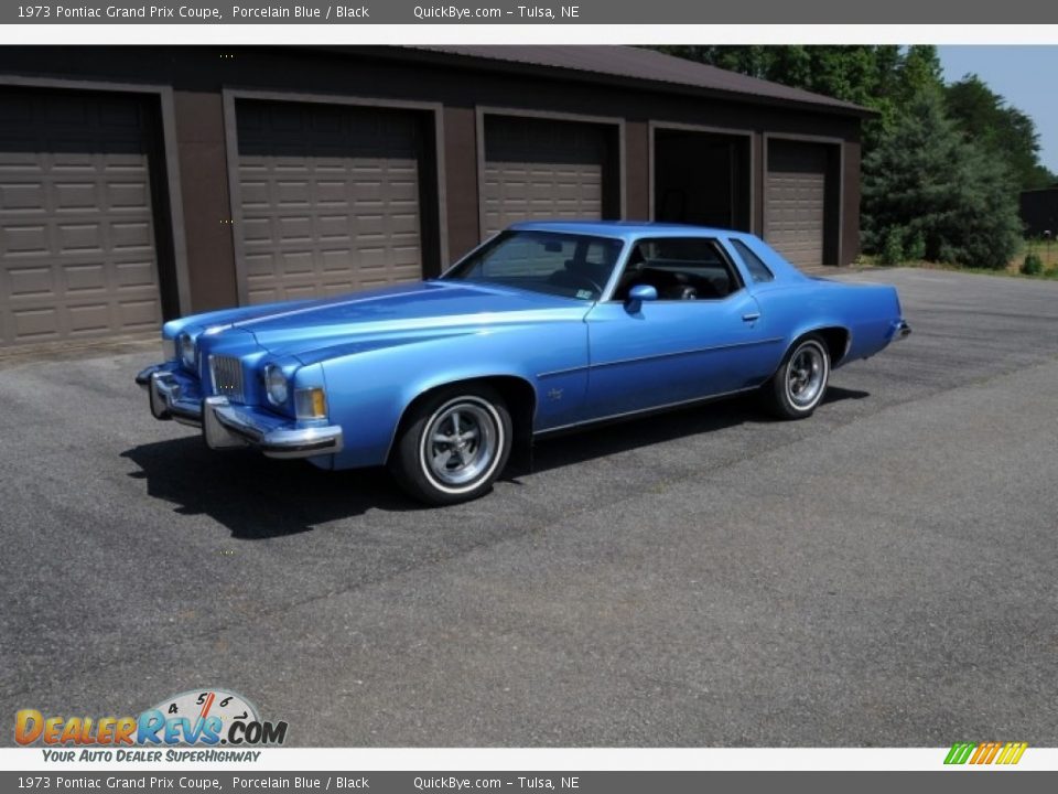 Front 3/4 View of 1973 Pontiac Grand Prix Coupe Photo #1