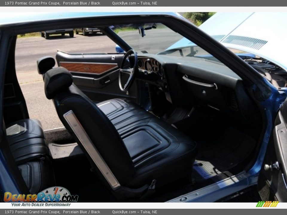 Front Seat of 1973 Pontiac Grand Prix Coupe Photo #8