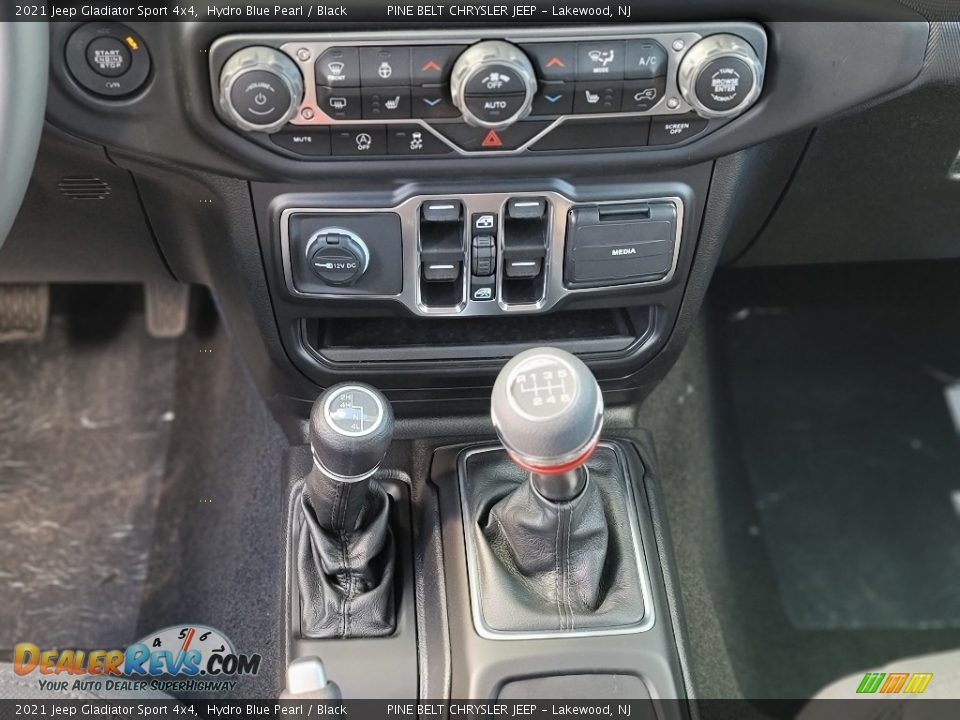 2021 Jeep Gladiator Sport 4x4 Shifter Photo #12