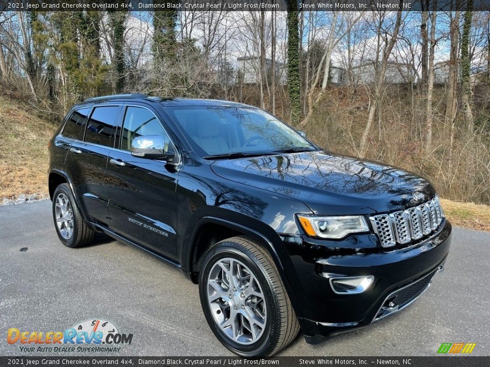 Front 3/4 View of 2021 Jeep Grand Cherokee Overland 4x4 Photo #4