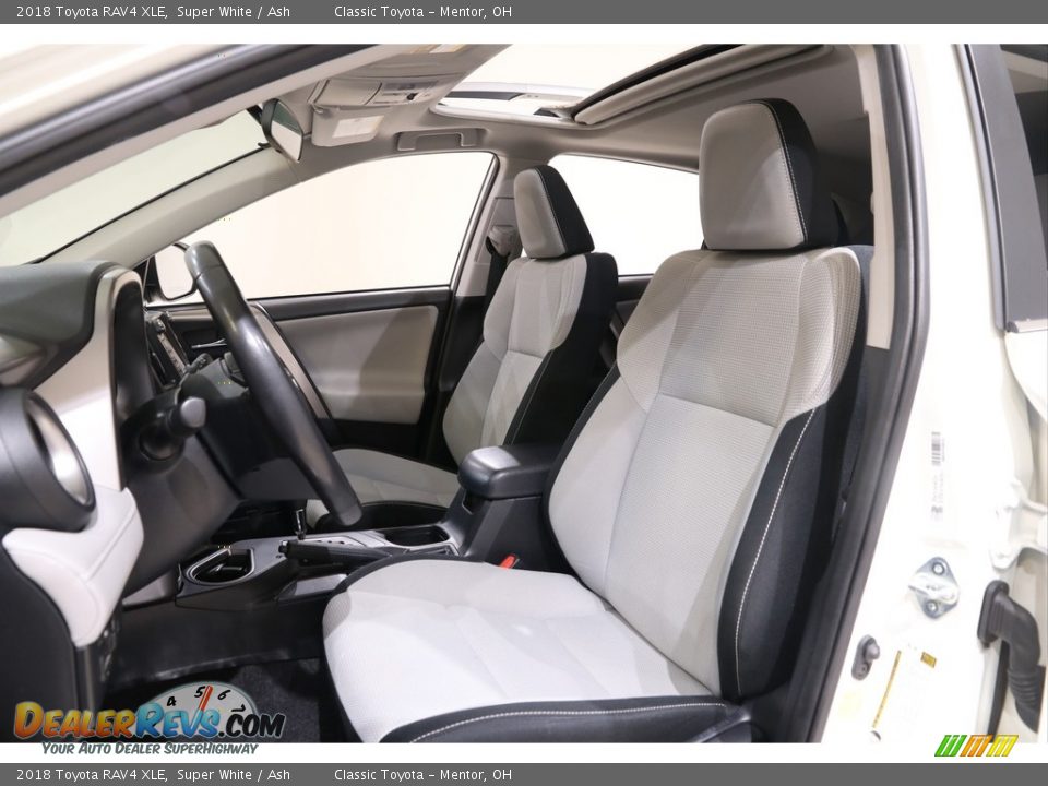 2018 Toyota RAV4 XLE Super White / Ash Photo #5