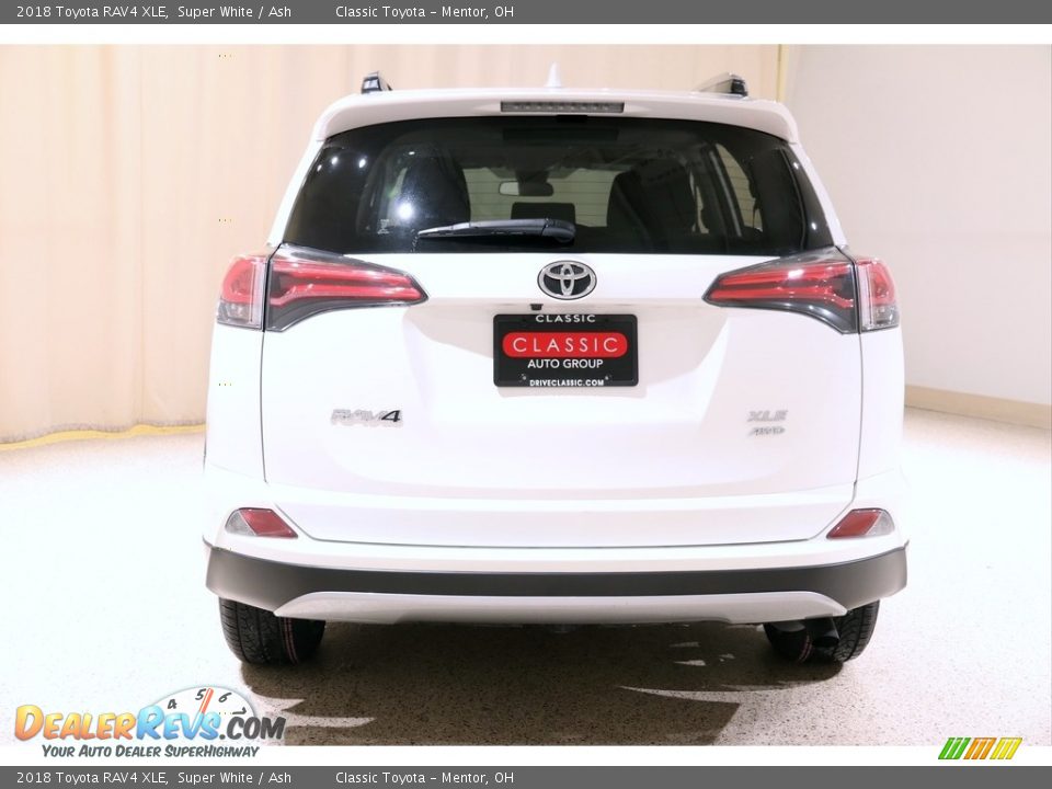 2018 Toyota RAV4 XLE Super White / Ash Photo #19