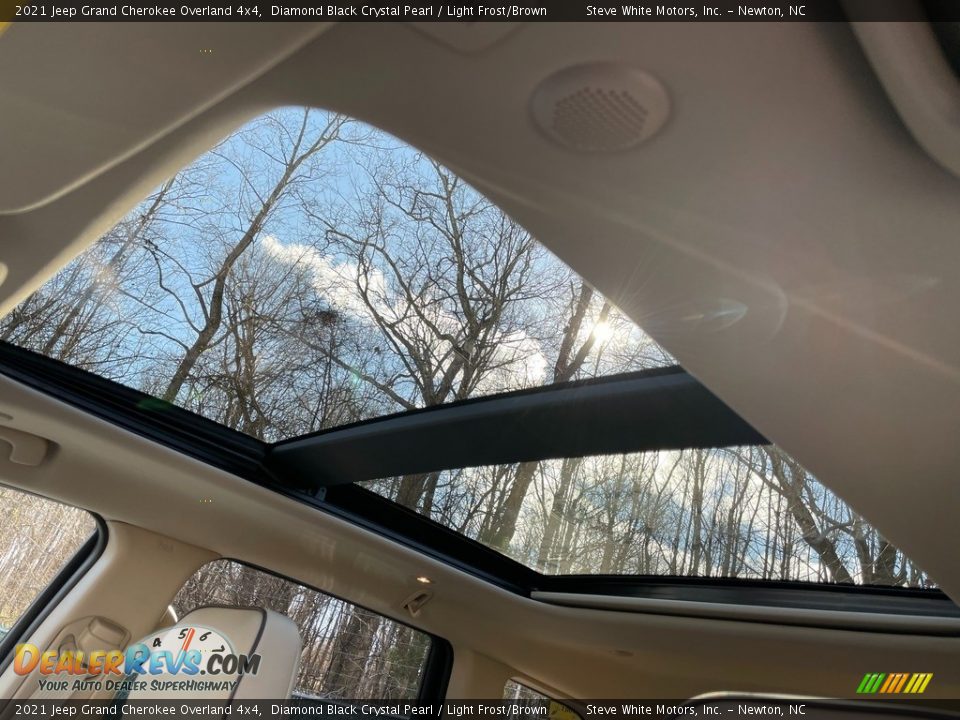 2021 Jeep Grand Cherokee Overland 4x4 Diamond Black Crystal Pearl / Light Frost/Brown Photo #32