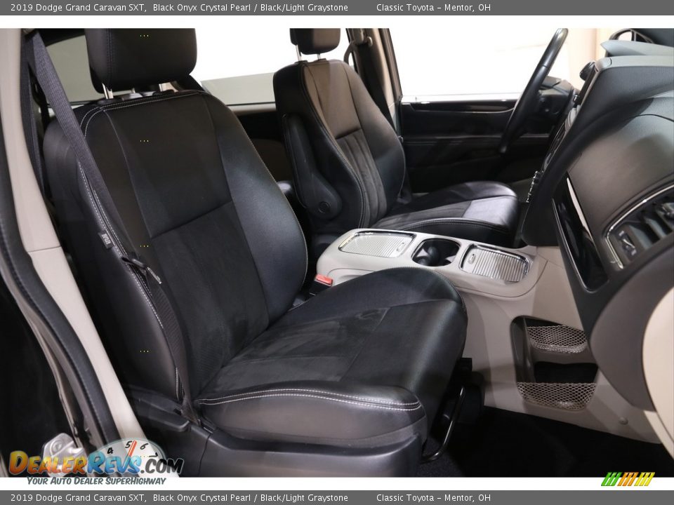2019 Dodge Grand Caravan SXT Black Onyx Crystal Pearl / Black/Light Graystone Photo #16