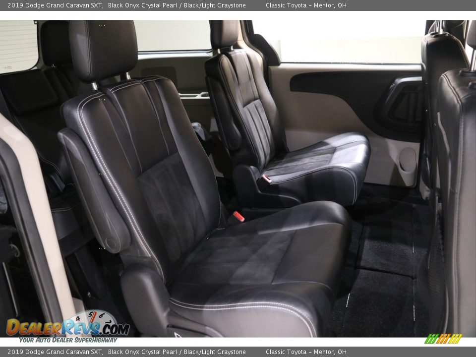 2019 Dodge Grand Caravan SXT Black Onyx Crystal Pearl / Black/Light Graystone Photo #17