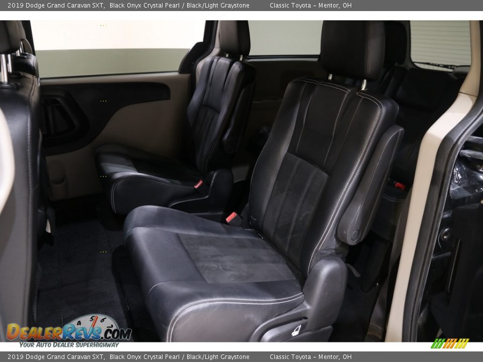 2019 Dodge Grand Caravan SXT Black Onyx Crystal Pearl / Black/Light Graystone Photo #18