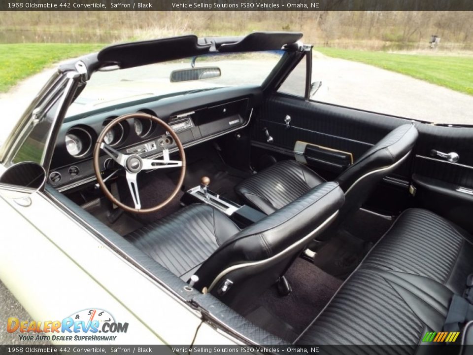 Front Seat of 1968 Oldsmobile 442 Convertible Photo #24