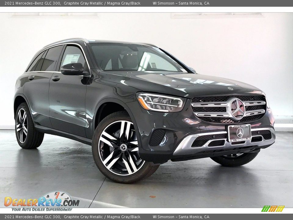 Front 3/4 View of 2021 Mercedes-Benz GLC 300 Photo #12