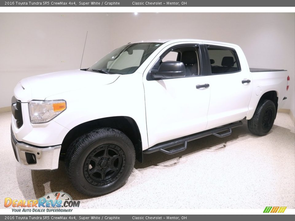 2016 Toyota Tundra SR5 CrewMax 4x4 Super White / Graphite Photo #3