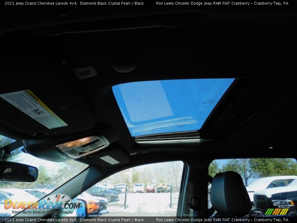2021 Jeep Grand Cherokee Laredo 4x4 Diamond Black Crystal Pearl / Black Photo #15