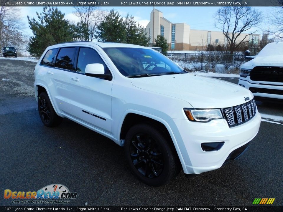 2021 Jeep Grand Cherokee Laredo 4x4 Bright White / Black Photo #3