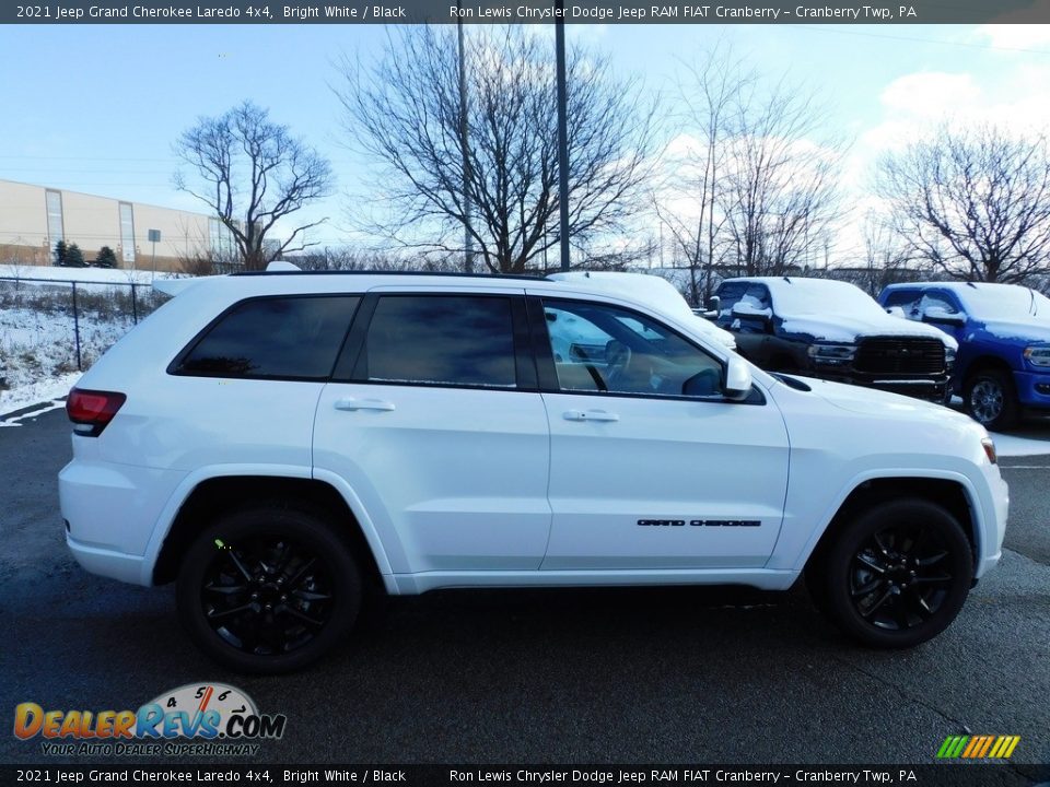 2021 Jeep Grand Cherokee Laredo 4x4 Bright White / Black Photo #4