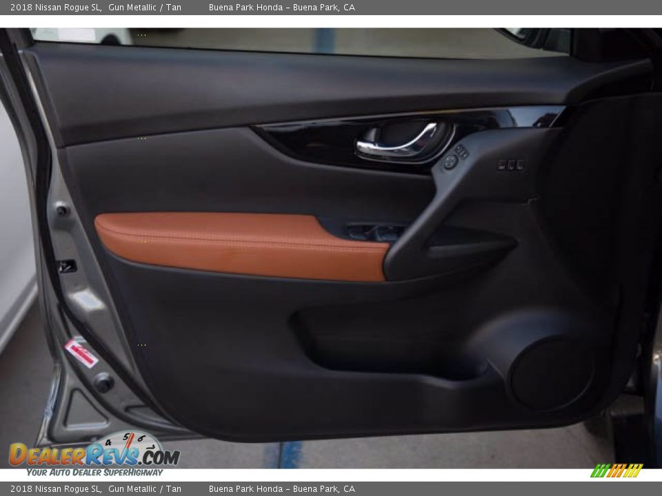 Door Panel of 2018 Nissan Rogue SL Photo #28