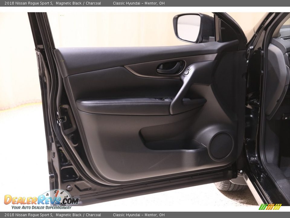 2018 Nissan Rogue Sport S Magnetic Black / Charcoal Photo #4
