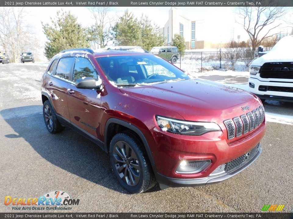 2021 Jeep Cherokee Latitude Lux 4x4 Velvet Red Pearl / Black Photo #3