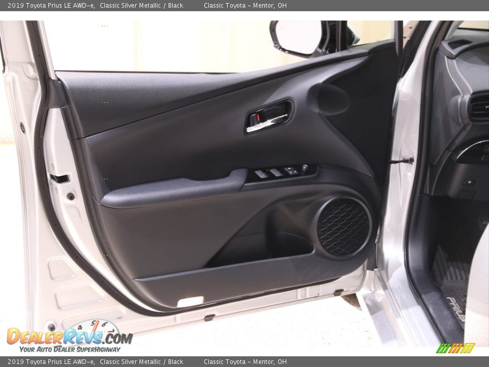 2019 Toyota Prius LE AWD-e Classic Silver Metallic / Black Photo #4