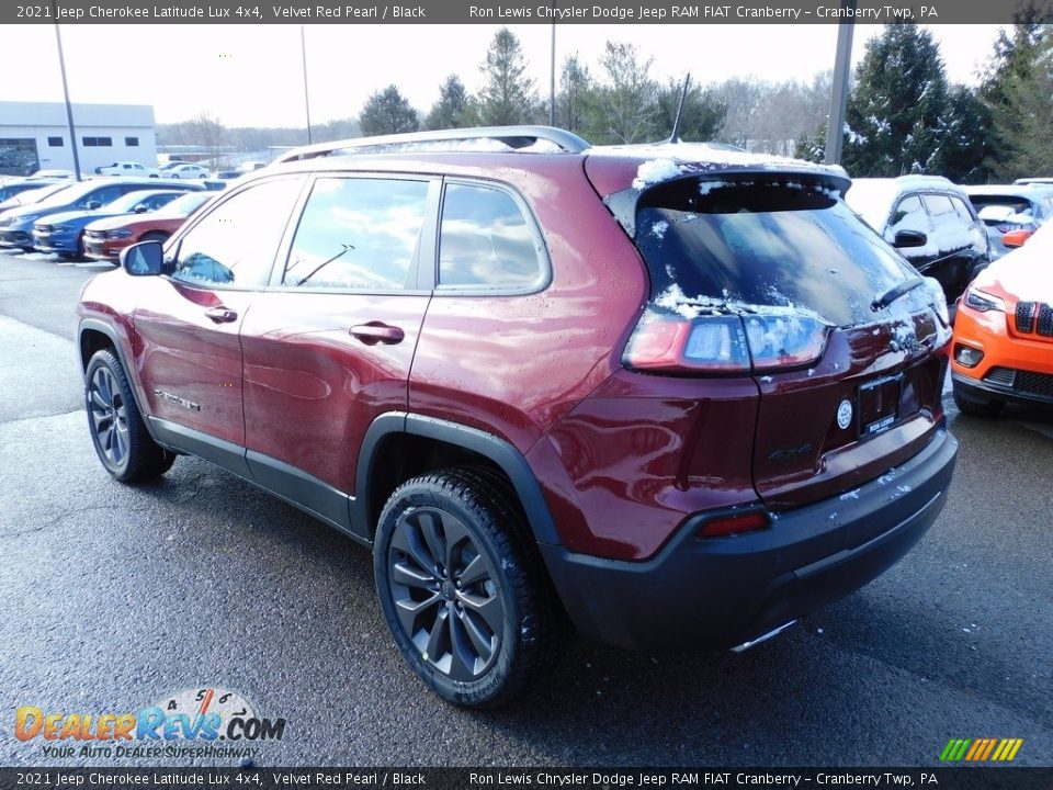 2021 Jeep Cherokee Latitude Lux 4x4 Velvet Red Pearl / Black Photo #8