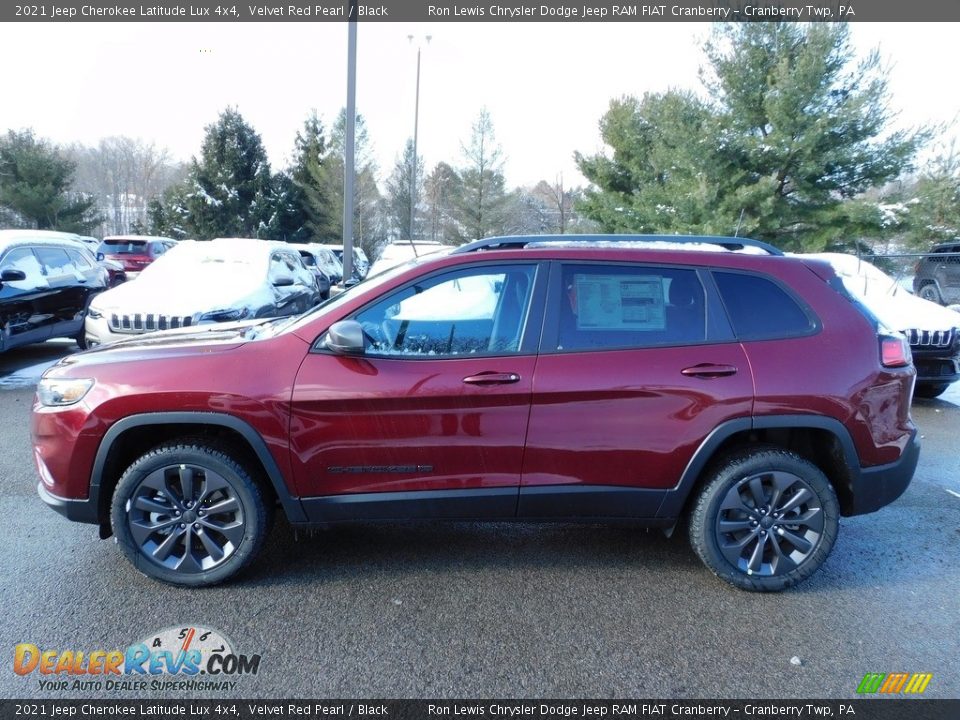 2021 Jeep Cherokee Latitude Lux 4x4 Velvet Red Pearl / Black Photo #9