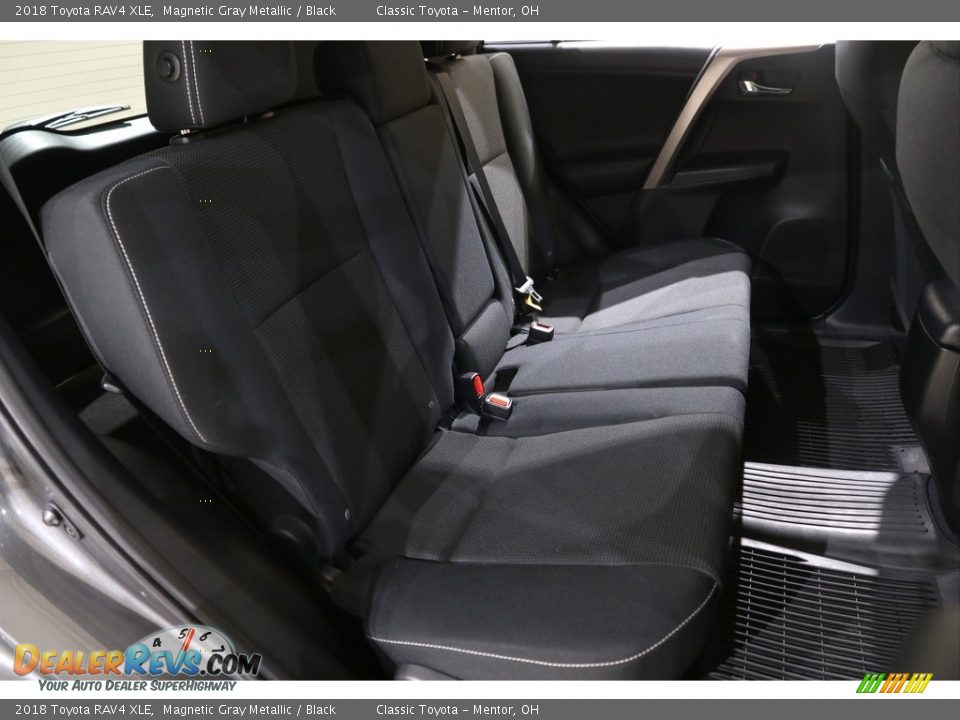 2018 Toyota RAV4 XLE Magnetic Gray Metallic / Black Photo #15