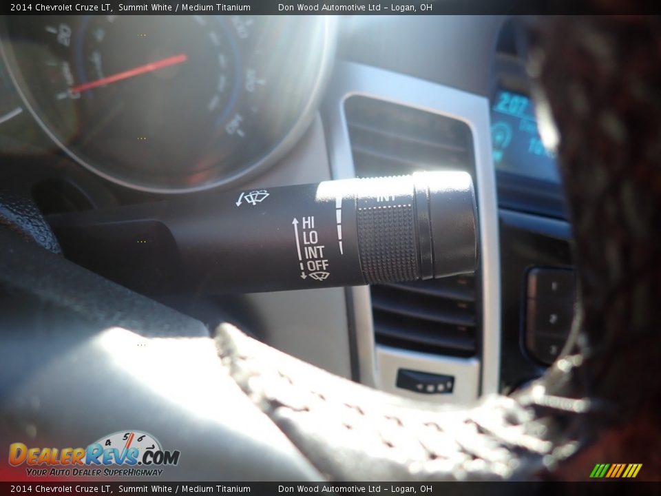 2014 Chevrolet Cruze LT Summit White / Medium Titanium Photo #25