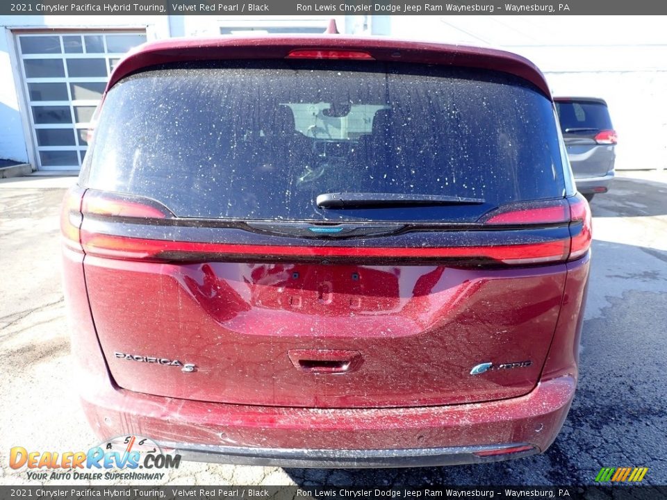 2021 Chrysler Pacifica Hybrid Touring Velvet Red Pearl / Black Photo #4