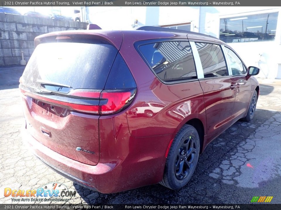 2021 Chrysler Pacifica Hybrid Touring Velvet Red Pearl / Black Photo #5