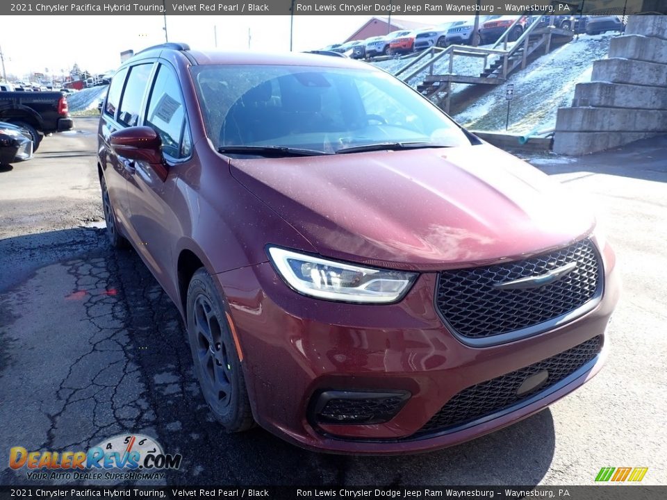 2021 Chrysler Pacifica Hybrid Touring Velvet Red Pearl / Black Photo #7