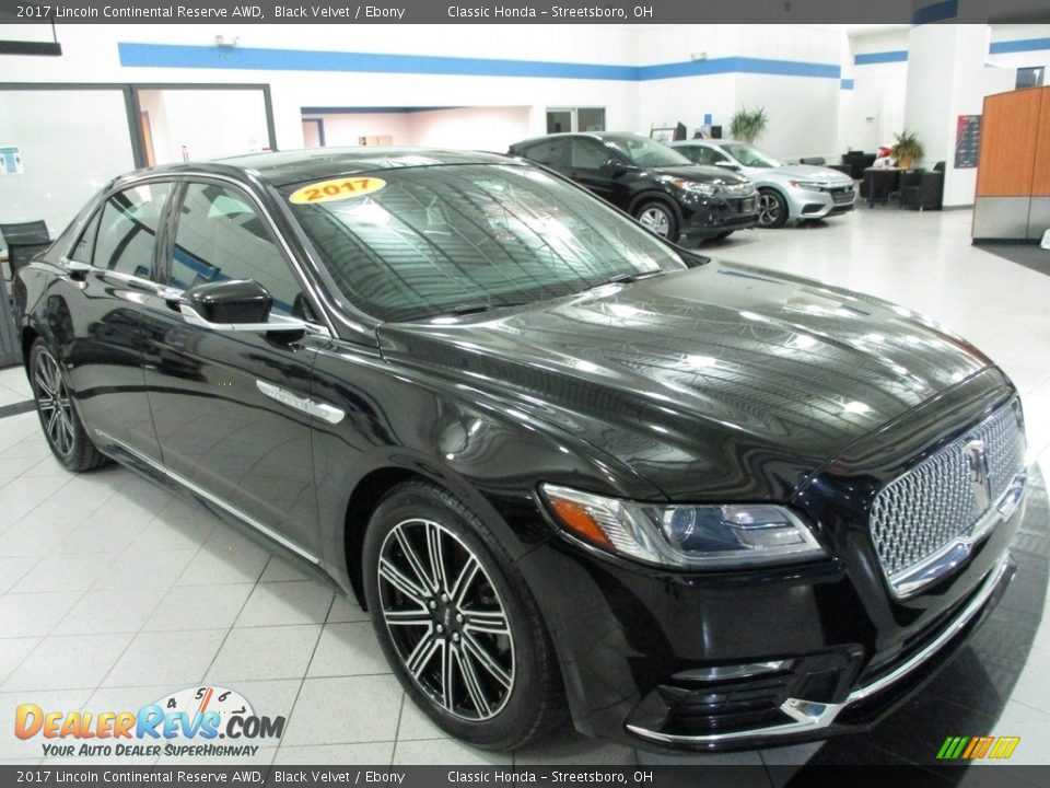 Front 3/4 View of 2017 Lincoln Continental Reserve AWD Photo #3