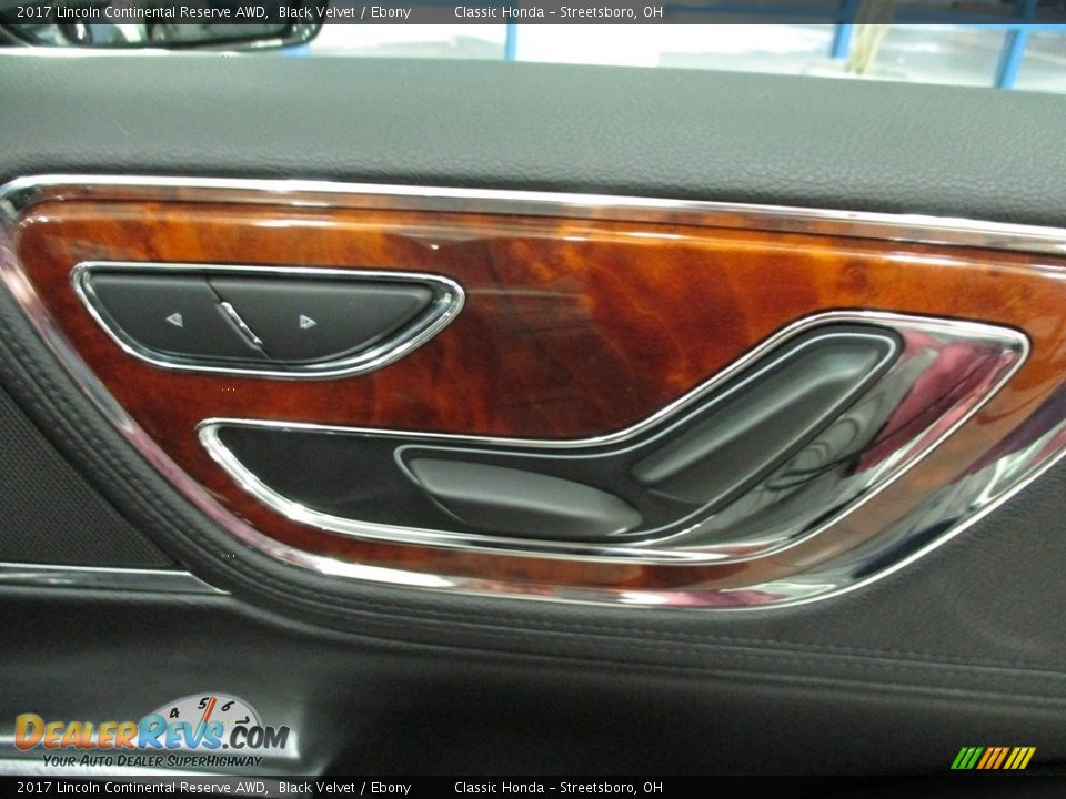 Door Panel of 2017 Lincoln Continental Reserve AWD Photo #15