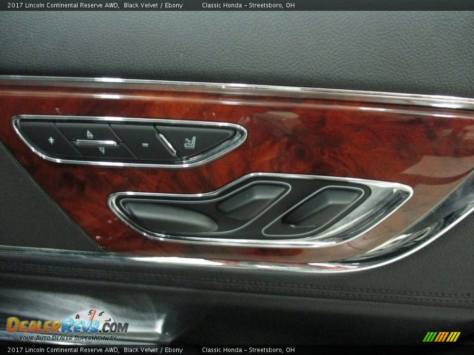 Door Panel of 2017 Lincoln Continental Reserve AWD Photo #20