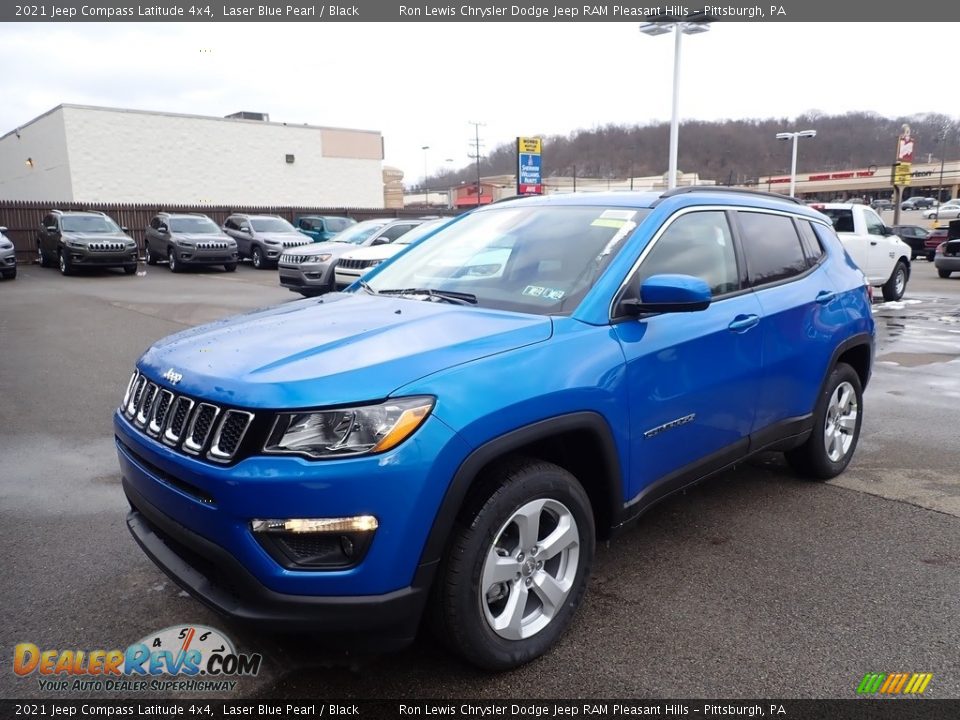 Front 3/4 View of 2021 Jeep Compass Latitude 4x4 Photo #1