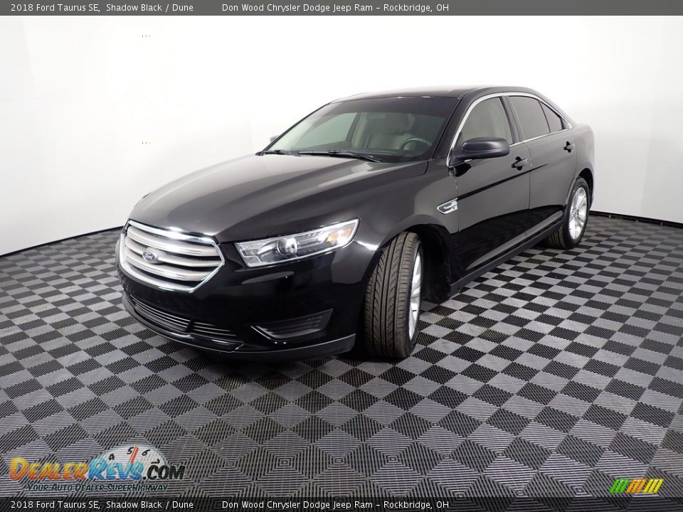 2018 Ford Taurus SE Shadow Black / Dune Photo #8