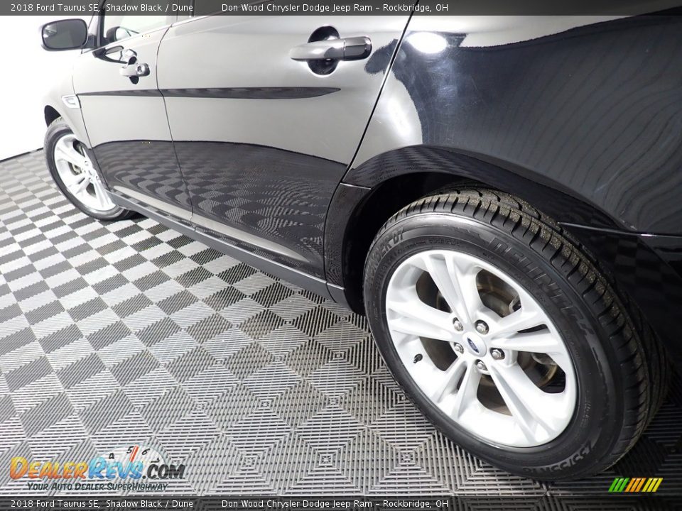 2018 Ford Taurus SE Shadow Black / Dune Photo #10
