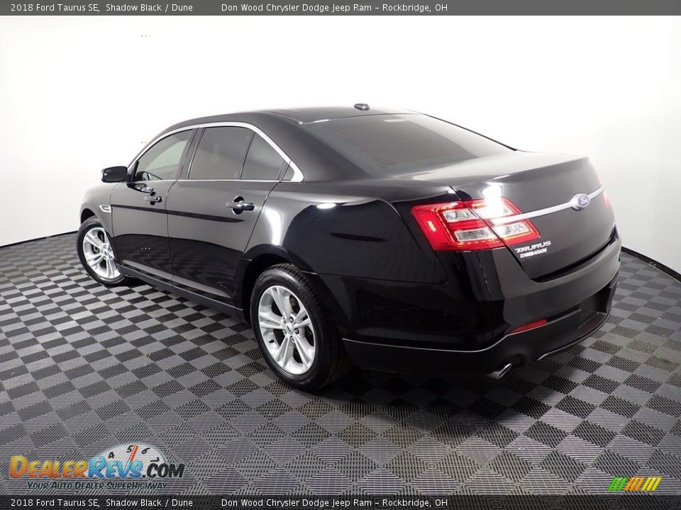 2018 Ford Taurus SE Shadow Black / Dune Photo #11