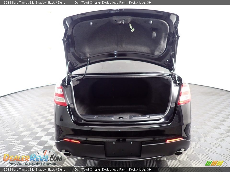 2018 Ford Taurus SE Shadow Black / Dune Photo #13