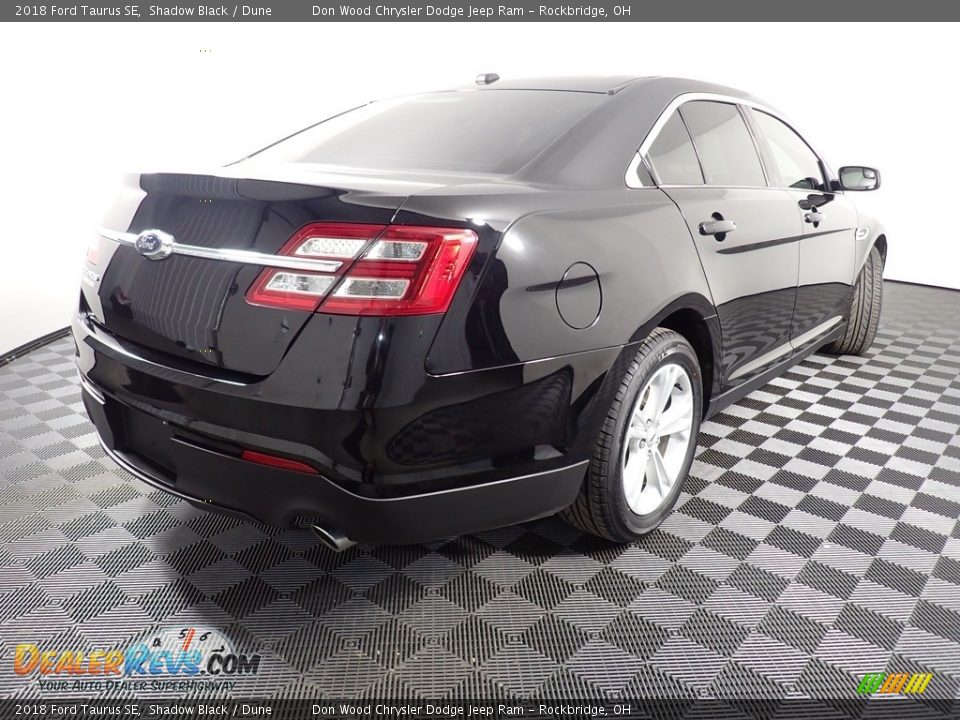 2018 Ford Taurus SE Shadow Black / Dune Photo #15