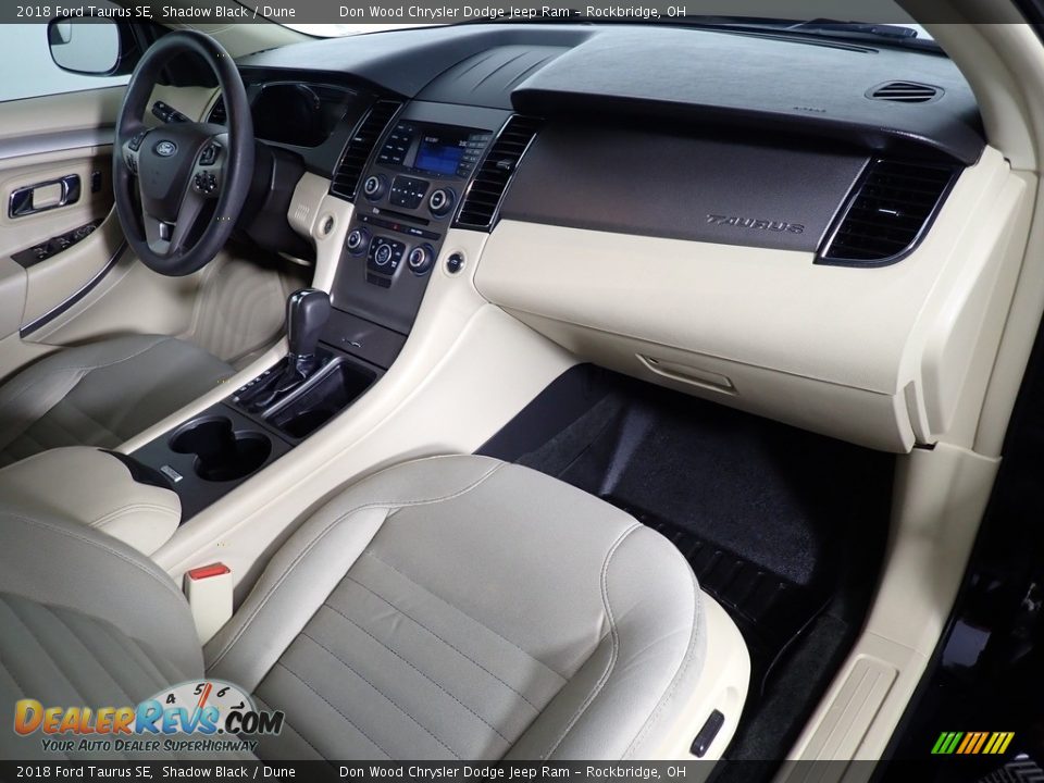 2018 Ford Taurus SE Shadow Black / Dune Photo #31