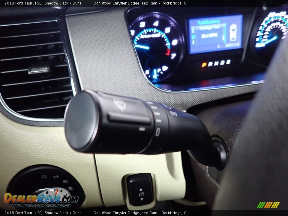 2018 Ford Taurus SE Shadow Black / Dune Photo #34