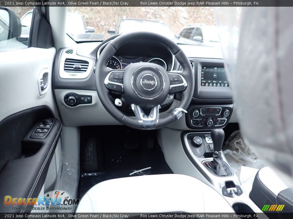 2021 Jeep Compass Latitude 4x4 Olive Green Pearl / Black/Ski Gray Photo #11