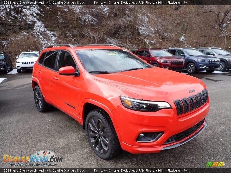 Front 3/4 View of 2021 Jeep Cherokee Limited 4x4 Photo #2