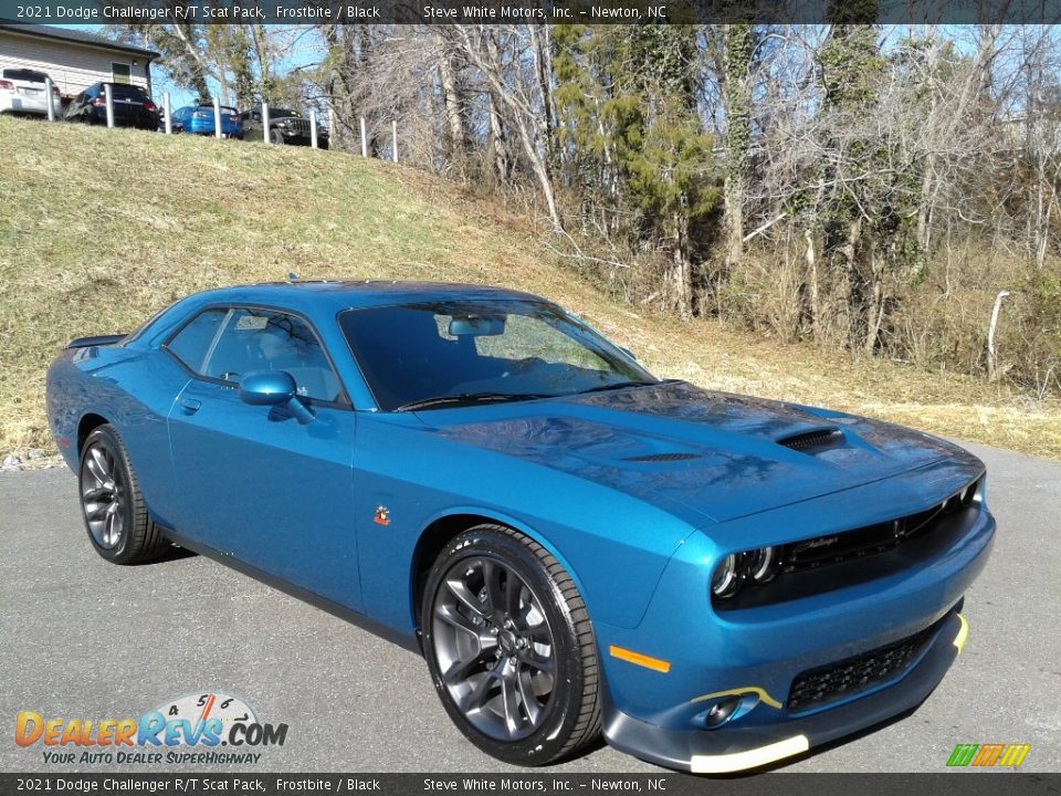 Front 3/4 View of 2021 Dodge Challenger R/T Scat Pack Photo #4