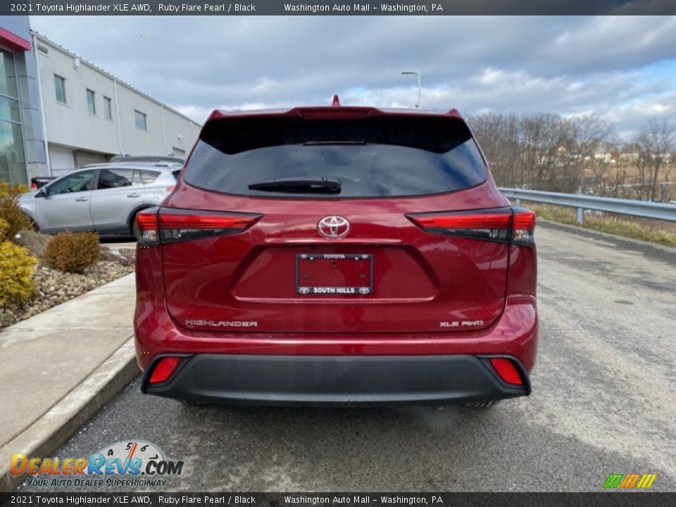 2021 Toyota Highlander XLE AWD Ruby Flare Pearl / Black Photo #15