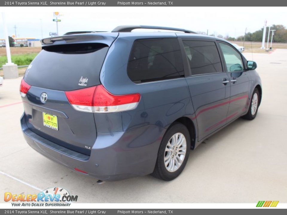 2014 Toyota Sienna XLE Shoreline Blue Pearl / Light Gray Photo #8