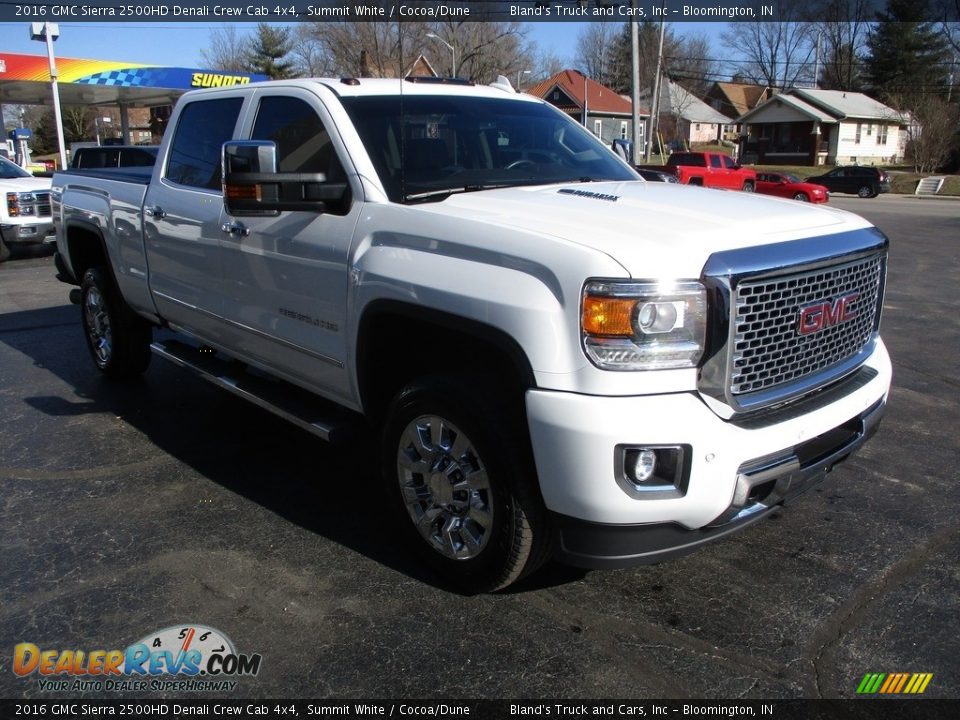 Front 3/4 View of 2016 GMC Sierra 2500HD Denali Crew Cab 4x4 Photo #5