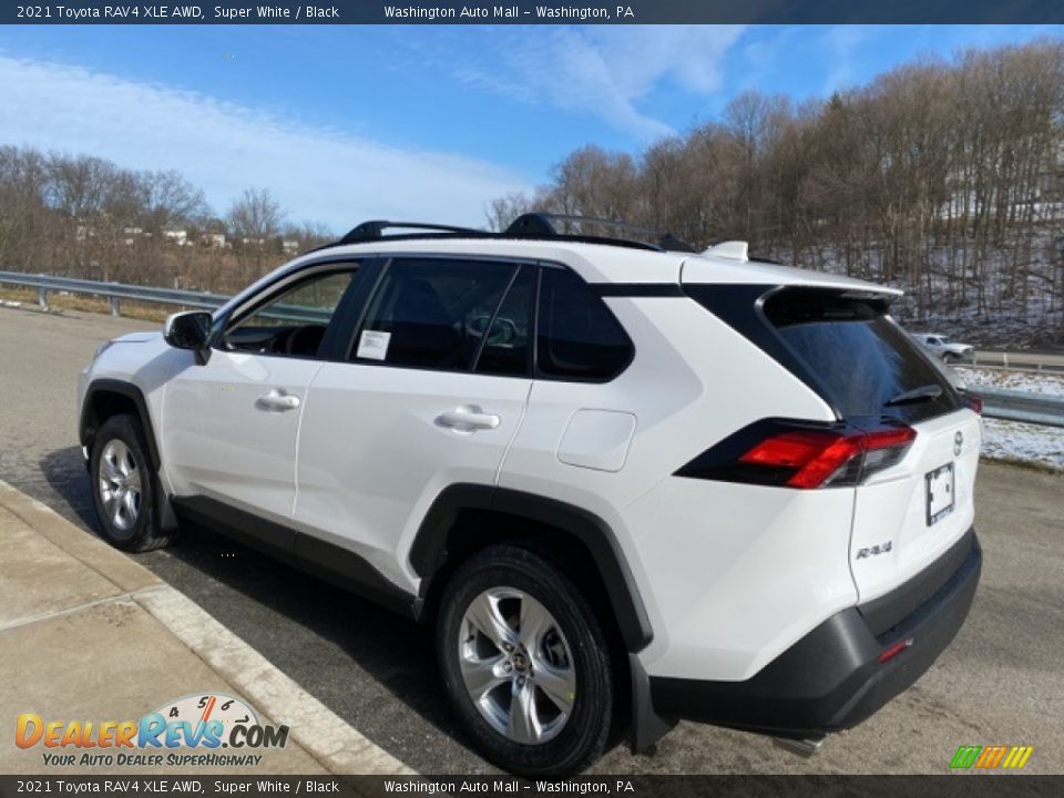 2021 Toyota RAV4 XLE AWD Super White / Black Photo #2