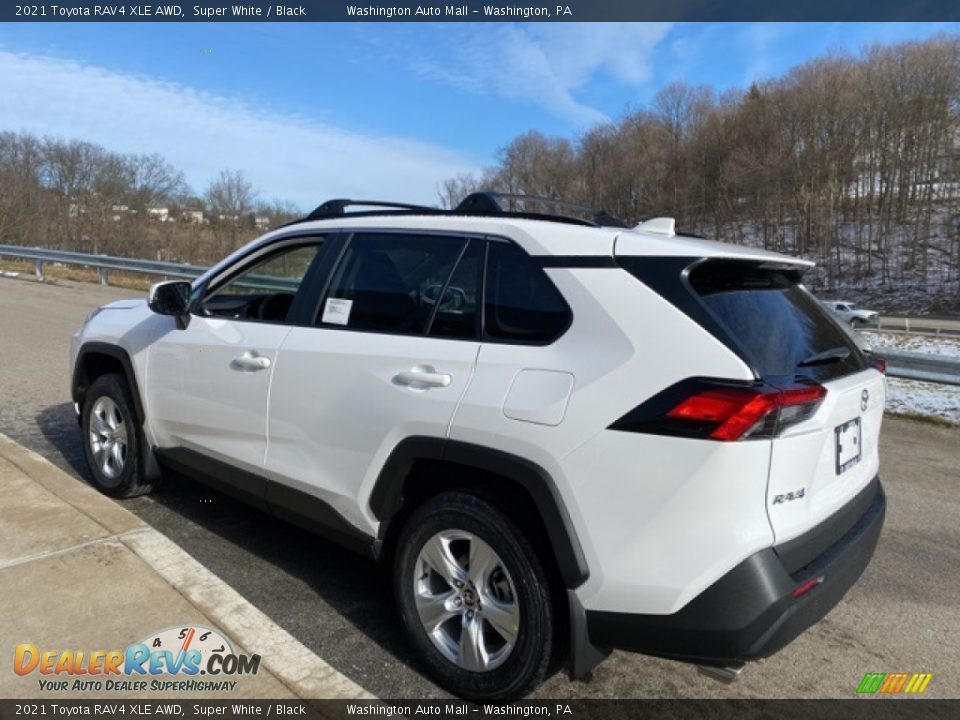 2021 Toyota RAV4 XLE AWD Super White / Black Photo #2