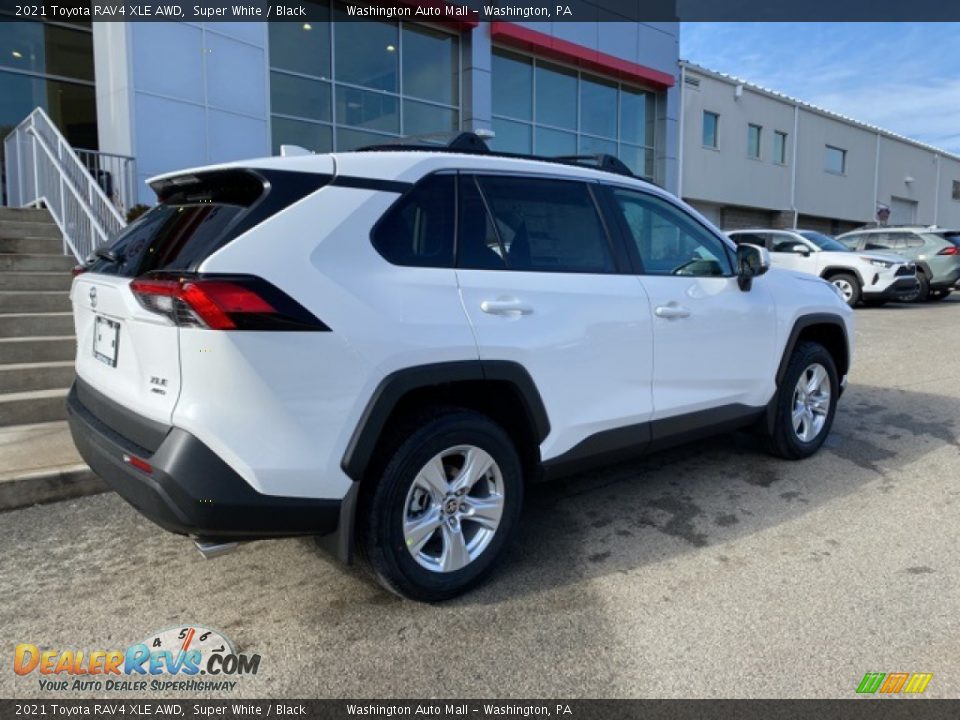 2021 Toyota RAV4 XLE AWD Super White / Black Photo #14